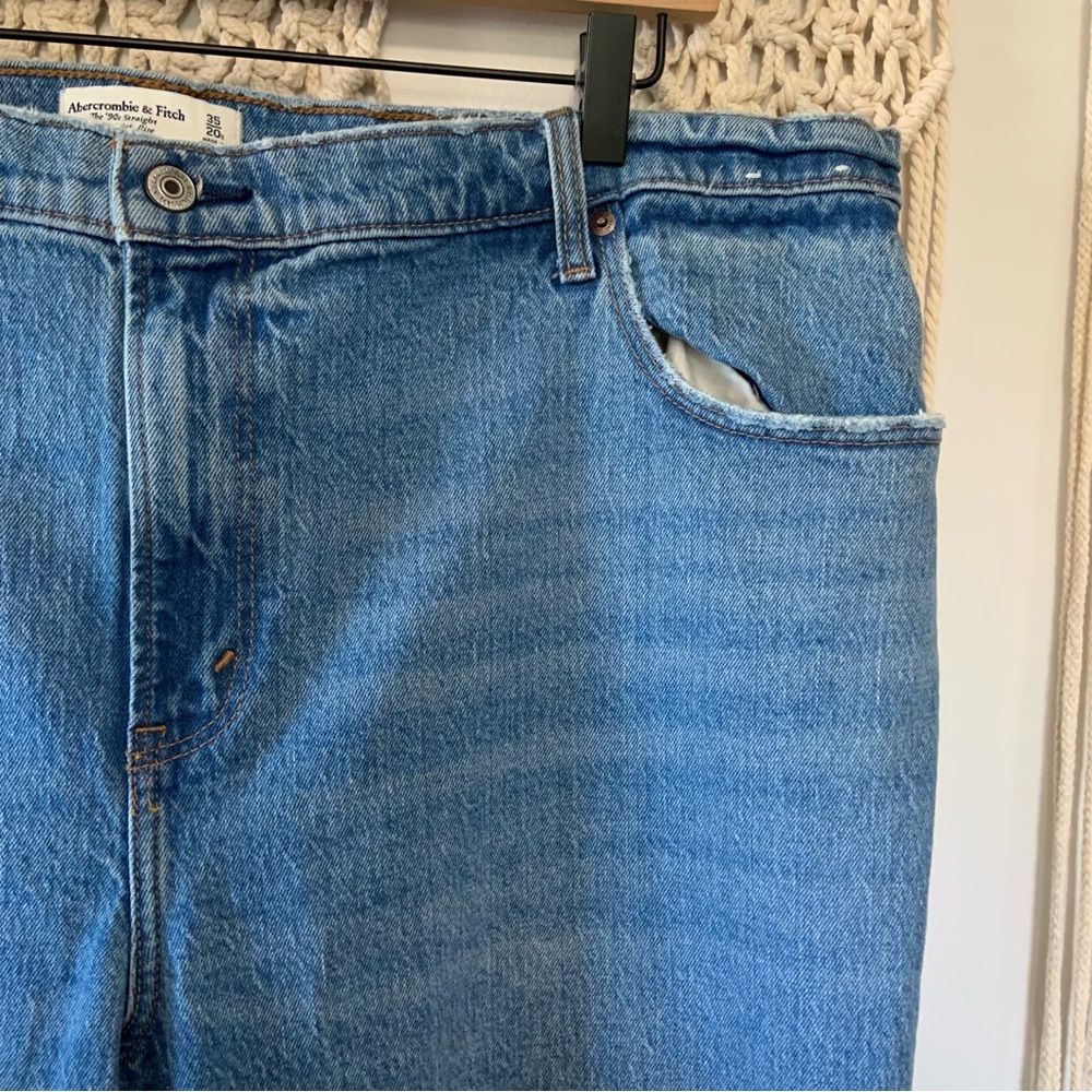 ABERCROMBIE & FITCH 90s Straight Ultra High Rise Distressed Jeans 35 / 20 SHORT - Picture 4 of 11